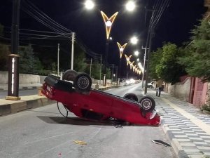 Takla Atan Otomobilini Bırakıp Kaçtı
