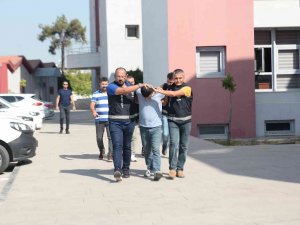 Hasımlarına Sıktılar, Başkasını Öldürdüler