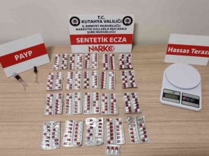 Kütahya’da Uyuşturucu Operasyonunda 859 Adet Sentetik Ecza Ele Geçirildi