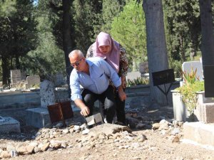 Manisalı İki Aile ‘Öldü’ Diye Defnedilen Çocuklarını Arıyor