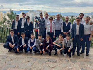 Kütahya’da 12 Emir Sultan Kur’an Kursu Öğrencisi ’Hafızlık Belgesi’ Almaya Hak Kazandı