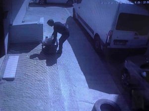 Sultangazi’de Tabldot Hırsızlığı Kamerada