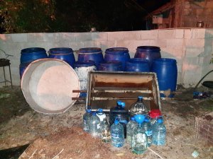 Hatay’da 3 Bin 550 Litre Sahte Rakı Ele Geçirildi