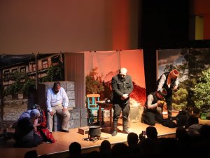 ‘Asker Makbule’ Tiyatro Oyunu Turgutlu’da Sahnelendi