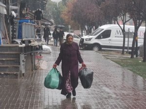 Bursa’da Beklenen Sağanak Yağış Başladı