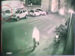 5 Arkadaşın Takla Atan Otomobilden Burunları Kanamadan Çıktığı Kaza Anı Kamerada