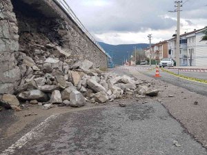 Sağanak Sonrası İstinat Duvarının Bir Bölümü Çöktü