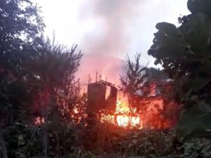 Sinop’ta Tek Katlı Ahşap Ev Alevlere Teslim Oldu