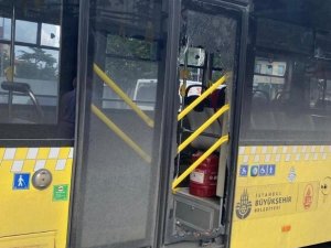 Üsküdar’da İ̇ett Otobüsleri Kaza Yaptı: Yolcular Durakta Kaldı