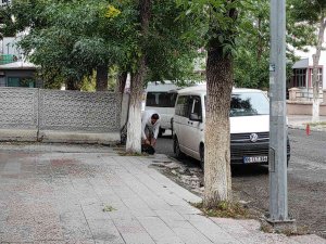 Kars’ta Şüpheli Çanta Polisi Harekete Geçirdi
