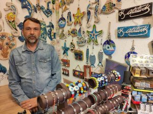Tırnakçı Turistler Kuşadası’nda Esnafı Dolandırdı