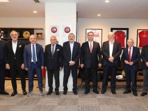 Paul Philipp’ten Başkan Mehmet Büyükekşi’ye Ziyaret