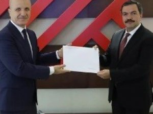 Rektör Bentli Mazbatasını Aldı