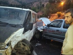 Derecik’te Trafik Kazası: 2 Yaralı