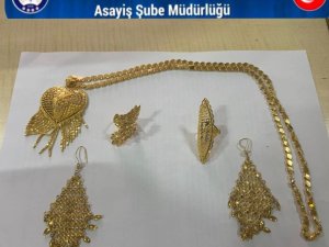 Çaldığı Ziynet Eşyalarıyla Yakalandı