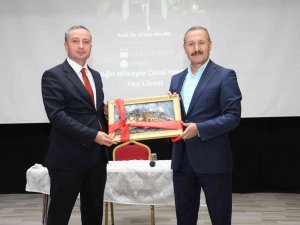 Ağrı’da Lise Öğrencilerine Yönelik “Fuat Sezgin Ve İ̇slam Bilimler Tarihi” Adlı Konferans Verildi