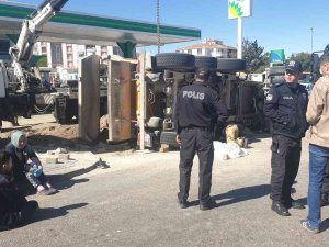 Devrilen Kamyonun Altında Kalan Genç Kız Hayatını Kaybetti