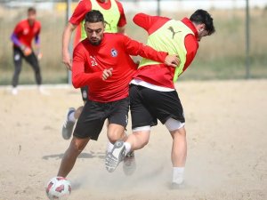 Afyonspor Kum Sahada Kuvvet Ve Kondisyon Antrenmanı Yaptı