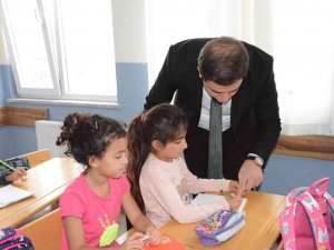 Yedisu’da 431 Öğrenciye Kırtasiye Seti Hediye Edildi