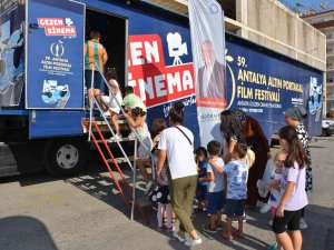 Sinema Tırı 5 Günde 6 İlçe Gezdi