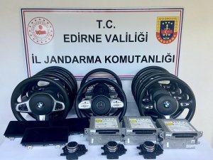 Edirne’de 370 Bin Liralık Kaçak Otomobil Parçaları Ele Geçirildi
