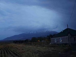 Süphan Dağına Mevsimin İlk Karı Yağdı