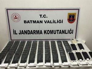Batman’da Durdurulan Otomobilde Çok Sayıda Kaçak Telefon Ele Geçirildi