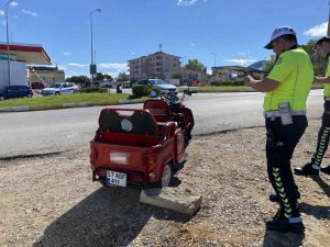 3 Tekerli Elektrikli Motor Devrildi: 1 Yaralı