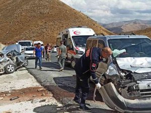 Bitlis’te Trafik Kazası: 5 Kişi Yaralandı