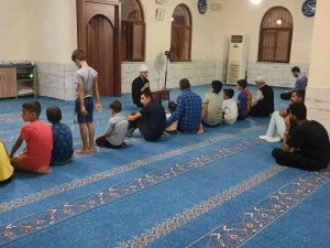 Diyarbakır İ̇l Müftüsü İ̇mamoğlu, Camide Çocuklarla Bir Araya Geldi