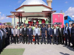 Çiftçilerin Traktörüne Reflektör Takıldı