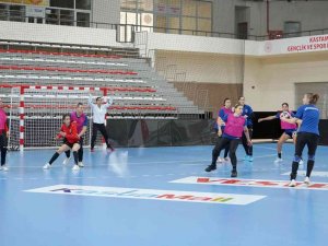 Kastamonu Belediyespor, Şampiyonlar Ligi Karşılaşmasında Galibiyeti Hedefliyor