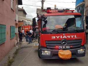 İ̇ki Katlı Müstakil Evde Çıkan Yangın Söndürüldü