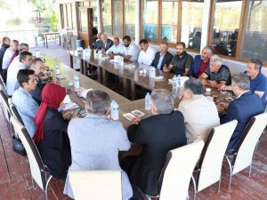 Ak Parti Aksaray Teşkilatı Muhtarlarla Bir Araya Geldi