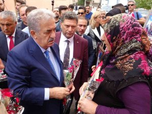 Ak Parti Genel Başkan Yardımcısı Yazıcı Evlat Nöbetindeki Ailelerle Bir Araya Geldi