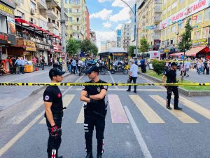 Otobüsün Kapısına Üstü Sıkışan Kadın Canından Oldu