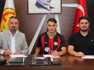 Eskişehirspor’da 3 Oyuncu İle 5’er Yıllık Sözleşme İmzalandı