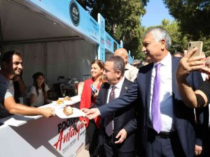 Başkan Böcek: “I. Uluslararası Food Fest Antalya Gastronomi Festivali’ni Gerçekleştirmenin Mutluluğunu Yaşıyoruz”