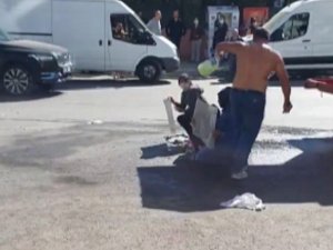 İ̇zmir’de Korku Dolu Anlar, Benzin Döküp Çocuklarını Yakmaya Kalkıştı