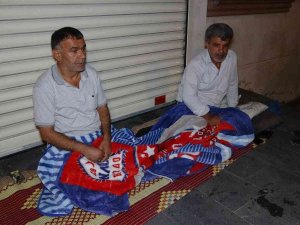 Ailelerin Evlat Nöbeti Gece De Devam Ediyor