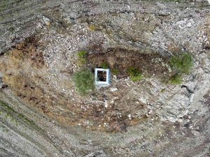 Kuraklığın Ortaya Çıkardığı Mezarı Mermerle Çevirdiler