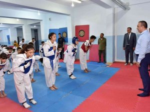 Vali Soytürk Şampiyon Tekvandocularla Bir Araya Geldi