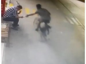 Telefonuna Bakarken Çalınınca Şok Oldu