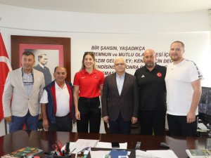 Şampiyon Güreşçi Yasemin Adar Yiğit Burhaniye’ye Konuk Oldu
