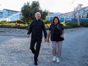 Kılıçdaroğlu Ve Eşinden İ̇zmir’de Sabah Yürüyüşü