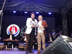 Sanatçı Hakan Taşıyan Sincan’da Konser Verdi