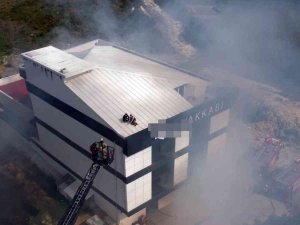 Arnavutköy’de Ayakkabı Fabrikasındaki Yangında Can Pazarı