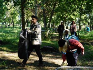 Üç Ülkenin Gençleri Edirne’de Bir Araya Gelerek Çevre Temizliği Yaptı