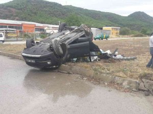 Kamyonetin Çarptığı Cip Takla Attı: 2 Yaralı