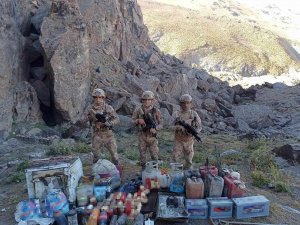 Gürpınar’da Pkk’ya Ait Yaşam Malzemeleri Ele Geçirildi